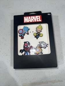 Brand New Marvel Pin Set Skottie Young: Venom, Captain America, Thor, Marvel! - Picture 1 of 4