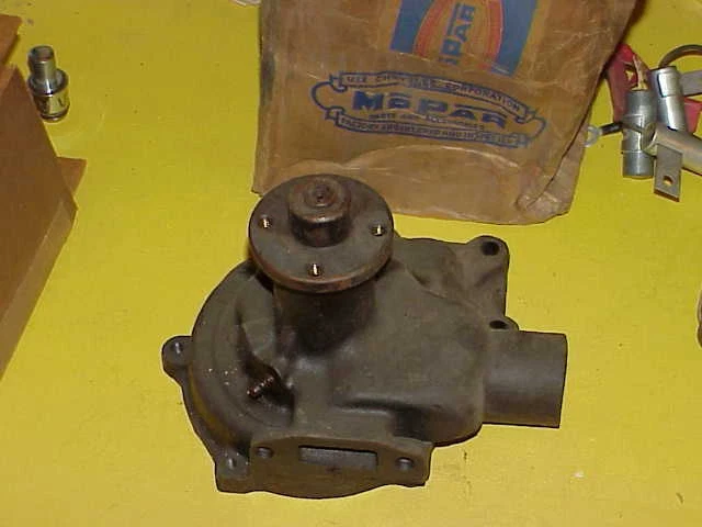 46 47 48 49 50 51 52 53 54 55 Chrysler Industrial Straight8 NOS IND12 BOMBA DE ÁGUA - Imagem 1 de 1