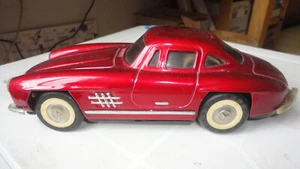 MERCEDES 300 SL ROUGE EN TOLE A FRICTION - Picture 1 of 6