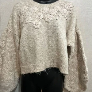 DRA Los Angeles Sweater XA Beige Oversized Soft Knit Floral Embroidery Casual - Picture 1 of 11