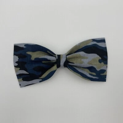 Gravata borboleta camuflada azul feita à mão - Imagem 1 de 4