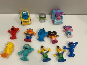 13 figuras de Plaza Sésamo adorno de pastel Elmo Big Bird Ernie Cookie Monster flexible - Imagen 1 de 4