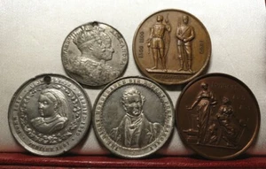 GB UK lot 5 medals Queen Victoria Peel Edward VII Astor Art Society  - Picture 1 of 2