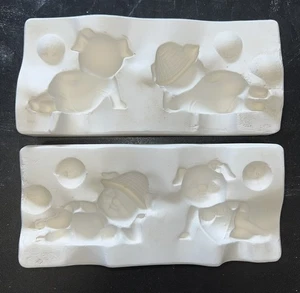 Molde de fundición deslizante de cerámica fabricante desconocido 2 cerdos en bikinis - Imagen 1 de 4