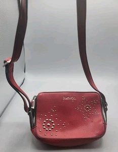 Kendall + Kylie Crossbody Bag Adjustable Strap Zipper Bag Stars Accent Red - Picture 1 of 8