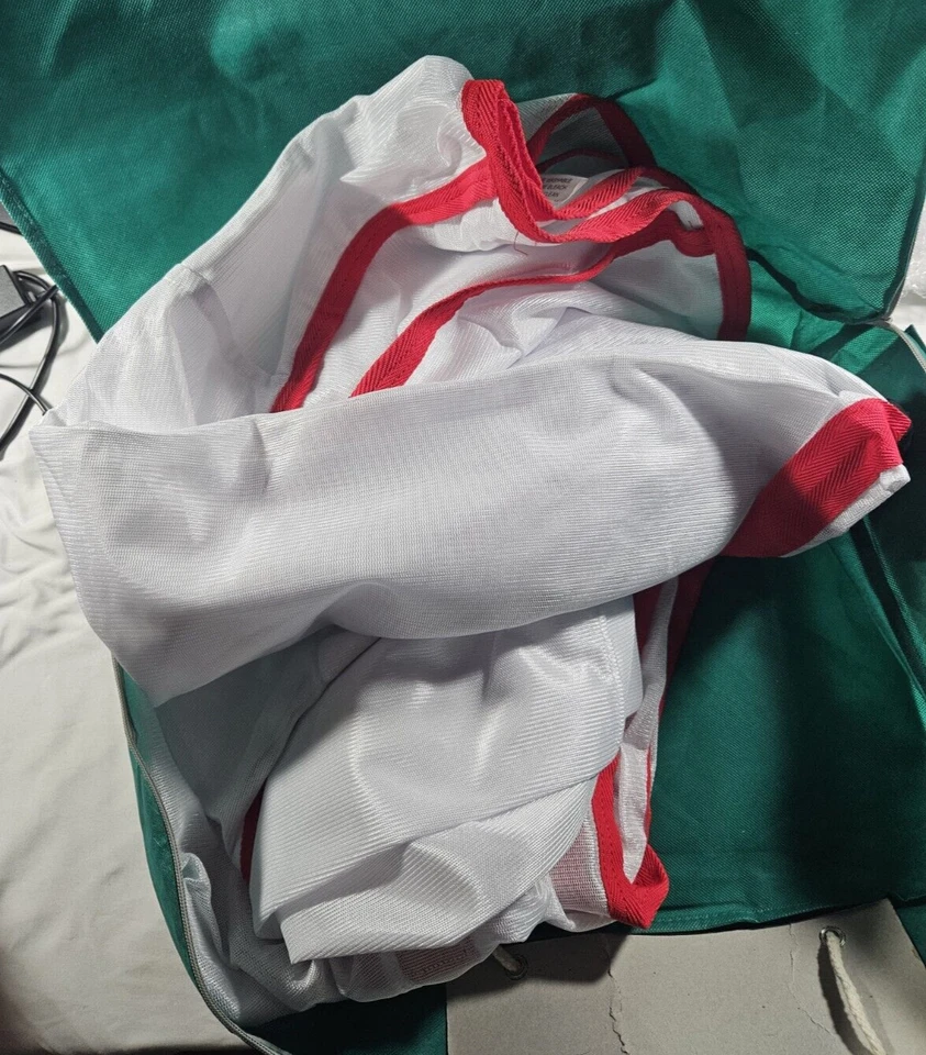 Alfombra Derby House Classic Fly - Blanca/Roja - Tamaño: 6'3/75" (Abierta - Bolsa/Nueva) Foto 1 de 4