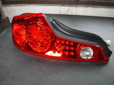 Lanterna traseira Infiniti G35 Coupe 03-05 esquerda 26555AM825 D - Imagem 1 de 4