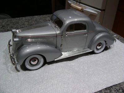 Signature Models 1:18 1936 Pontiac Deluxe Coupe - Image 1 of 4
