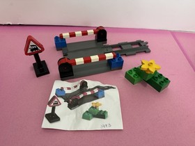 Lego Duplo Level Crossing Set 3773 Train Railroad Crossing EUC COMPLETE