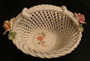 50er Jahre Capodimonte Porzellan Webkorb mit Rosen 🌹 Made in Italy. - Bild 1 von 5