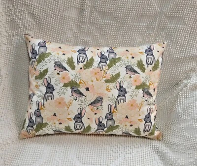 Funda de almohada lumbar con acento de viaje 12x16 / Woodland Bunnies conejos pájaros helecho Foto 1 de 4