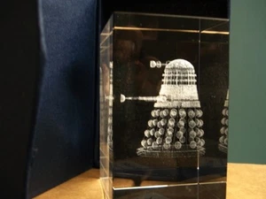 DR WHO LASER ENGRAVED CRYSTAL PERSONALIZED DARLEK ADD YOUR OWN MESSAGE 3D V - Picture 1 of 2