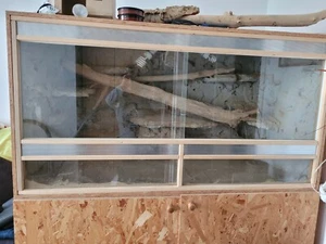 Terrarium 80 H 1,50 B 80 Tiefe mit bissel Zubehör und Unterbau 80 H 1,50 B 80 - Bild 1 von 7
