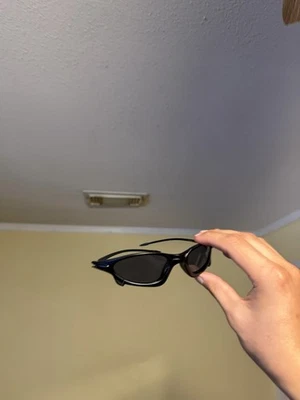 Gafas de sol Oakley negras sombras gafas Oakleys nuevas impecables envío rápido Foto 1 de 2