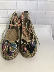 Floral beaded shoes, Asian inspired, slip on w/beaded elastic tie, size 7 - Picture 1 of 8