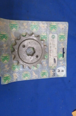 Piñón de cadena de transmisión delantera 17T # 23801-300-010 OEM Honda CB450 CB500 CB550 CB750 Foto 1 de 4