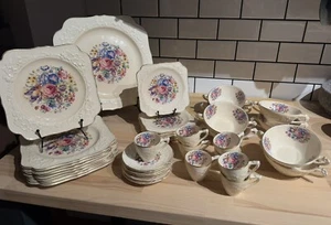 Crown Ducal Gainsborough Service For 8 Floral Pattern 749657 Amazing Condition - Picture 1 of 17