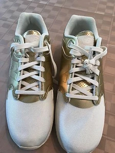 SAMPLE NEW BALANCE 1550 Revlite Mens sz 9.5 White/Gold walking/casual - Picture 1 of 8