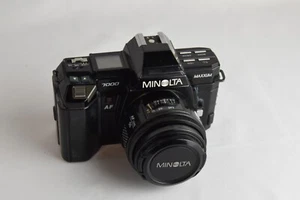 Minolta Maxxum 7000 w/ Minolta AF 50mm F 1.7 lens, and Minolta AF 75mm to 300mm - Picture 1 of 16