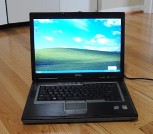 Laptop Dell D830 New Battery 2.4 GHz 2 GB RAM SSD 15" Screen Windows XP BJR4SF1 - Picture 1 of 17