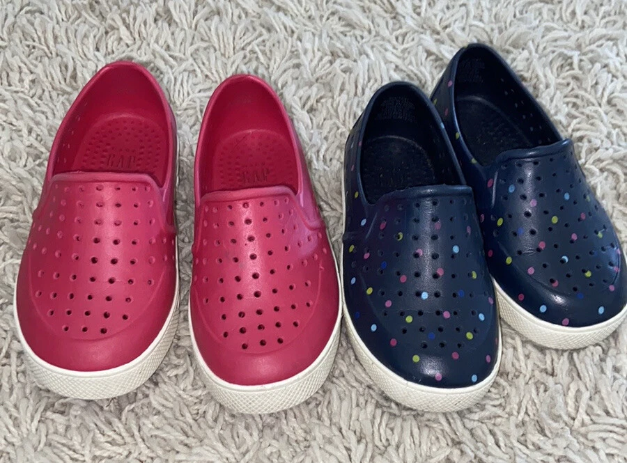 Zapatos sin cordones para niñas Gap talla 7/8 ideales para verano rosa azul lunares Foto 1 de 4