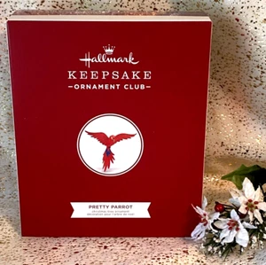 2018 Hallmark PRETTY PARROT Club Ornament BEAUTY OF BIRDS Compliment - Picture 1 of 7