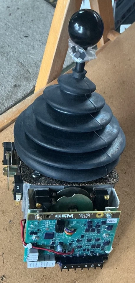 Controlador de elevación de pluma de snorkel # EJS3M6230, 3040492, ver fotos Foto 1 de 4