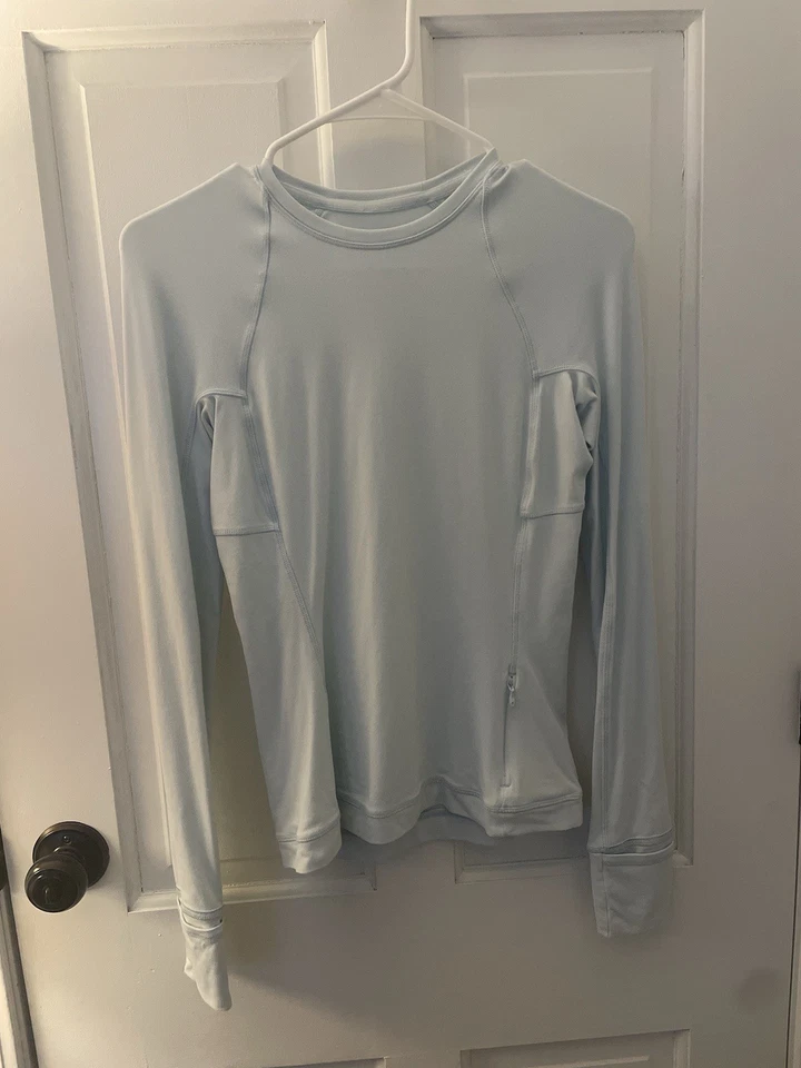 Camisa feminina Lululemon It's Rulu Run manga longa tamanho 4 azul claro furo no polegar - Imagem 1 de 4