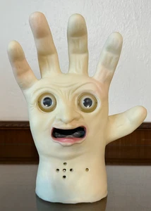 Addams Family Knock-Off Singing THING Mano Suono Attivato Bocca in Movimento - Foto 1 di 4