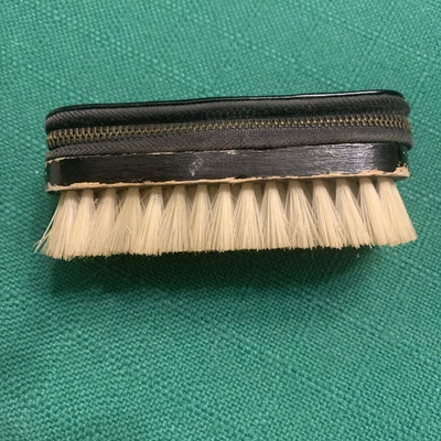 De colección. KIT DE ASEO DE VIAJE CEPILLO BRILLO ZAPATO NEGRO HECHO EN ALEMANIA OCCIDENTAL Foto 1 de 4