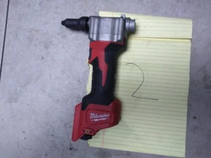 Milwaukee 2550-20 M12 12V strumento rivetto senza fili resistente solo strumento #2 - Foto 1 di 3