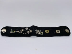 Bracelet à pression réglable en cuir foncé motard vintage cool gothique avec cloches - Photo 1/6