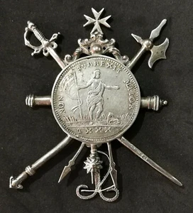 Malte, Pièce de 30 Tari 1757, montée en emblème de table en argent 800 millième - Picture 1 of 10