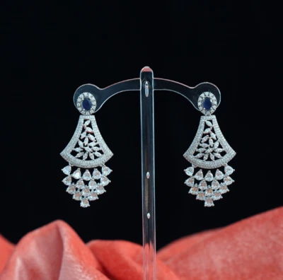 Fantásticos pendientes finos estilo araña zafiro azul marino y circonita cúbica brillante 24,62 TCW Foto 1 de 3