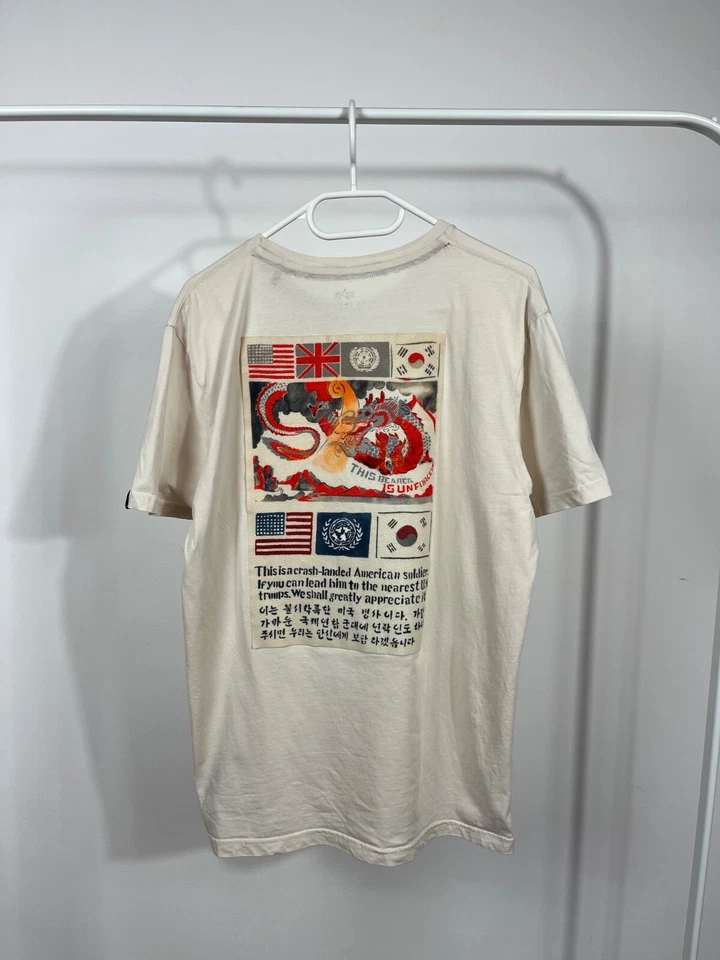 Alpha Industries L T-Shirt with Rescue Message & Flags Graphic Back Print Foto 1 de 4