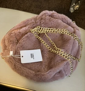 Vegane Handtasche mit Kunstfell Dusty Rose mit Goldkette - Bild 1 von 6