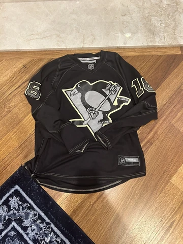 PITTSBURGH PENGUINS REEBOK JAMES #18 JERSEY SIZE MEDIUM WORN ONCE Cover