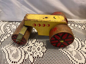 1930's VINTAGE STEAMROLLER WOOD PULL TOY, no string,  8" long