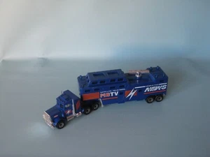 Camión de seguimiento Matchbox Convoy MBTV News Peterbilt azul oscuro CY15 naranja MB - Imagen 1 de 3