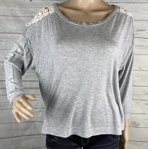 Jolt Shirt Large Heather Gray Ivory Crochet Lace Shoulder Inset Casual Cute Top - Picture 1 of 12