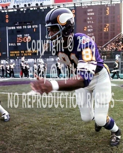 CARL ELLER MINNESOTA VIKINGS PRE GAME WARMUPS METROPOLITAN STADIUM 1969 - Picture 1 of 1