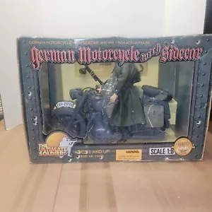 The Ultimate Soldier WW2 German Motorcycle with Sidecar 21st Century Toys 2001 - Picture 1 of 16