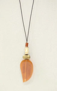 Collar colgante de hoja de cuerno marrón de Filipinas - Imagen 1 de 2