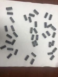 MC14070B CP FF8722A , ID-D-7-6-3-8, Tegal? Chips Components - Picture 1 of 12