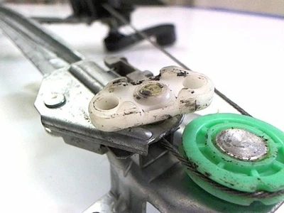 Elevalunas mecánico trasero izquierdo OPEL VECTRA A PHASE 2 90462397 - Imagen 1 de 4