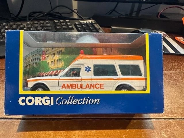 1995 Corgi Collection Mercedes Ambulance NIB - Image 1 of 1
