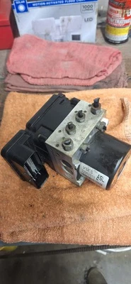 2006 Jeep Grand Cherokee Anti Lock Brake Assembly ABS - Image 1 of 4