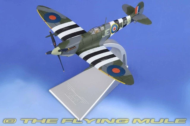 Ala Corgi 1:72 Spitfire Mk IX RAF No.127 (canadiense) Johnnie Johnson MK329 Foto 1 de 4