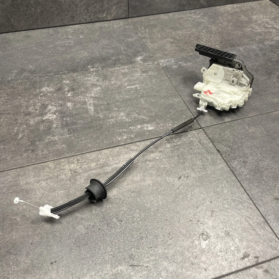 Cerradura puerta delantera derecha OEM 2015-2023 PORSCHE MACAN 8J1837016F Foto 1 de 4