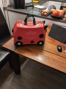 trunki® Marienkäfer, Kinderkoffer, Sitzkoffer, mit Rollen, Tragegriffe, Schloss - Bild 1 von 9